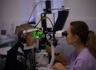 Kto lepiej zbada wzrok okulista czy optometrysta?
